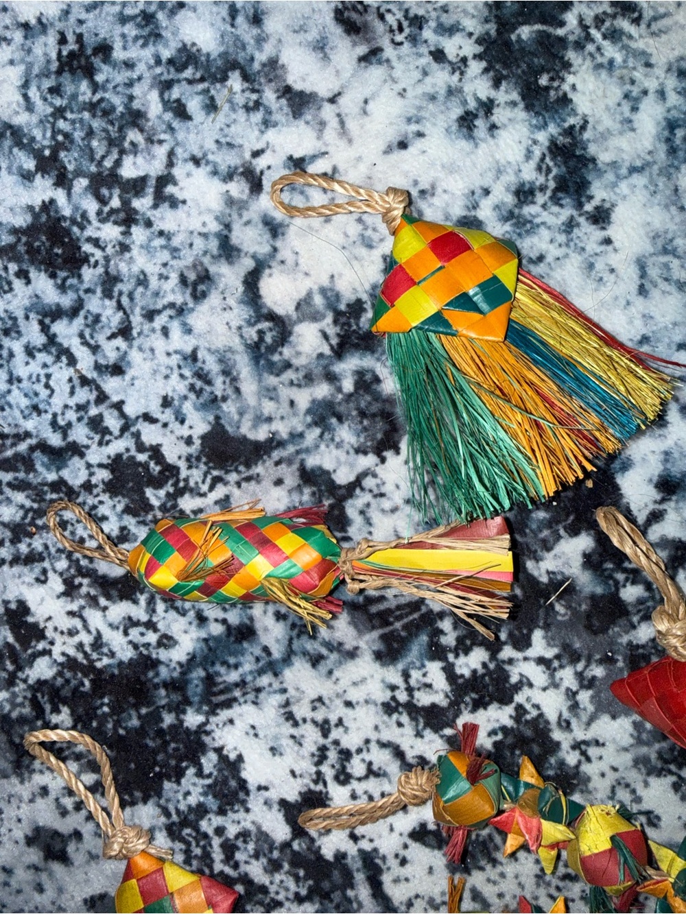 NEW Bird Toy Bundle Natural Woven Chew Toys Parrot Conure Cockatiel Set Colorful - Picture 6 of 6